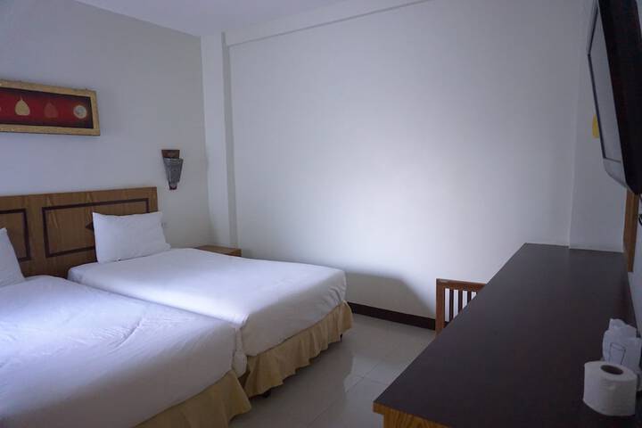 Room 17 of 38