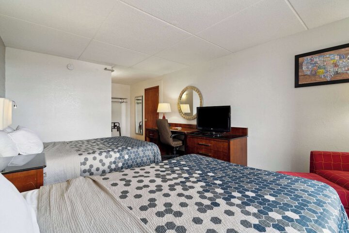2 Double Beds (1 of 7)