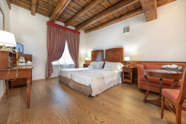 Room 2 of 81