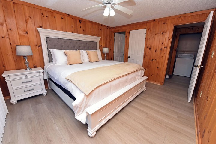Room 4 of 120