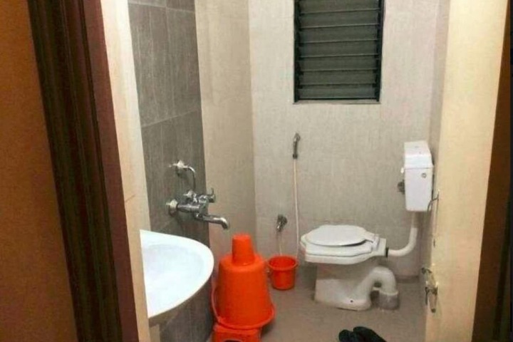 Room 5 of 13