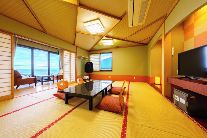 Room 27 of 114