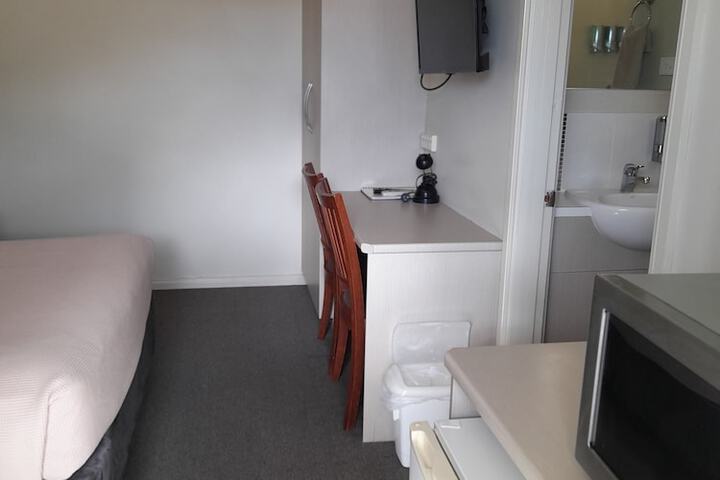Room 16 of 86