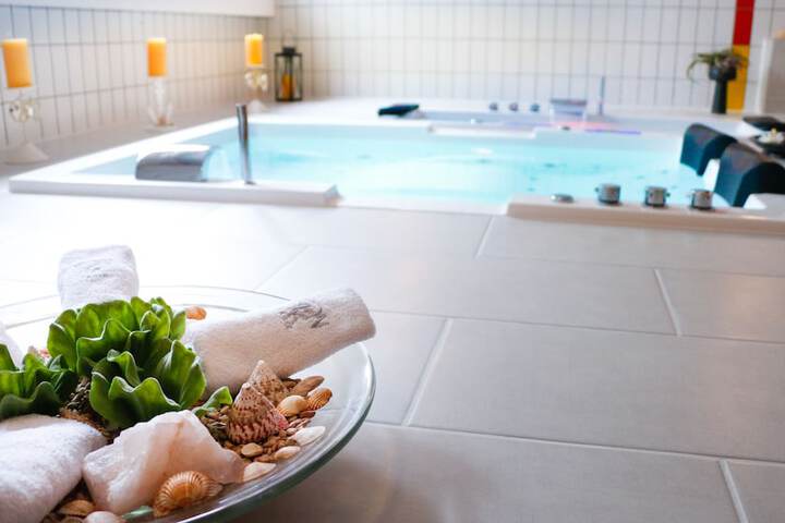 Hotel Pool