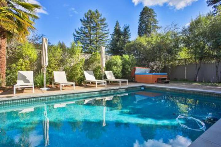 The River Oasis Private Pool Hot Tub Sauna Fire Table BBQ Fast WiFi Close to town in Guerneville, CA