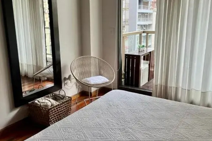 Room 5 of 18