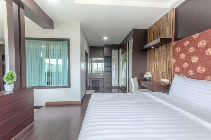 Room 12 of 66