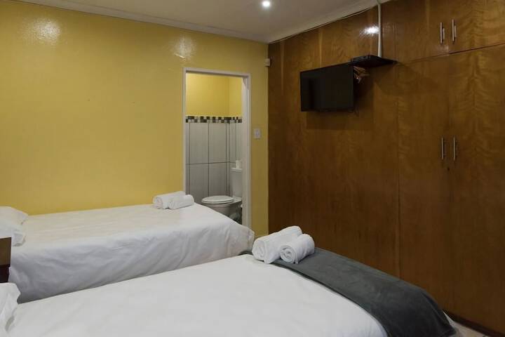 Room 6 of 16