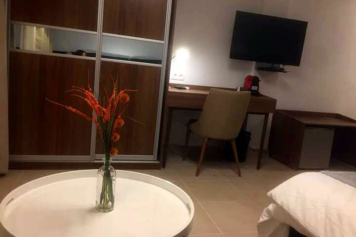 Room 21 of 27