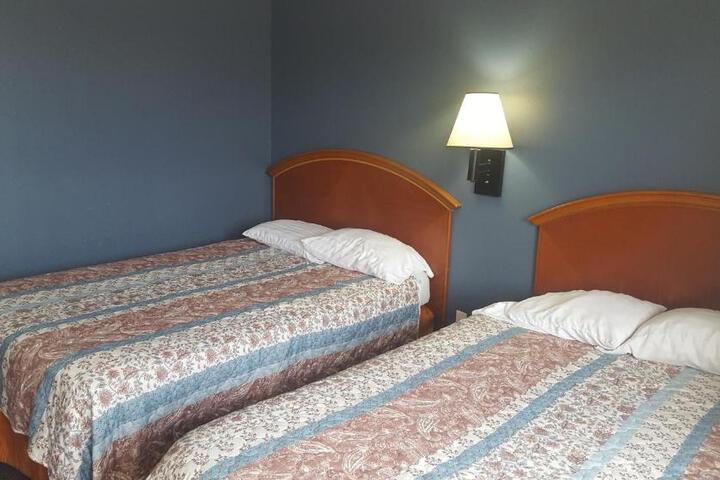 2 Double Beds (3 of 4)