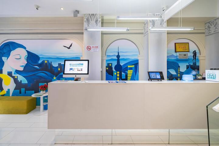 Room 12 of 48