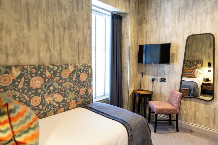 Room 5 of 15