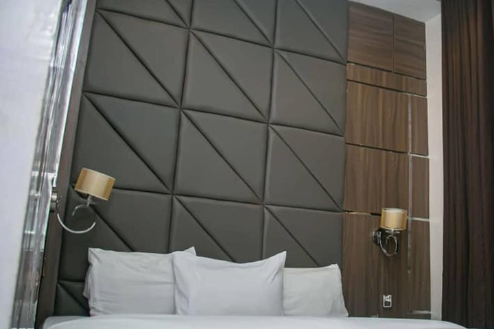 Room 5 of 18