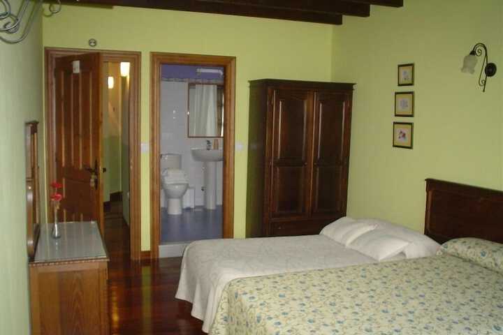 Room 10 of 32
