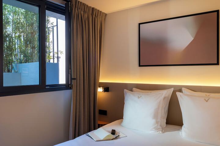 Room 40 of 203