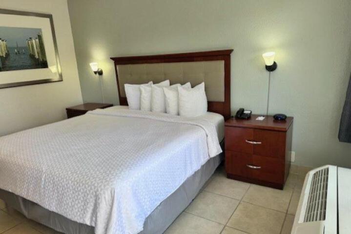 2 Queen Beds (18 of 18)