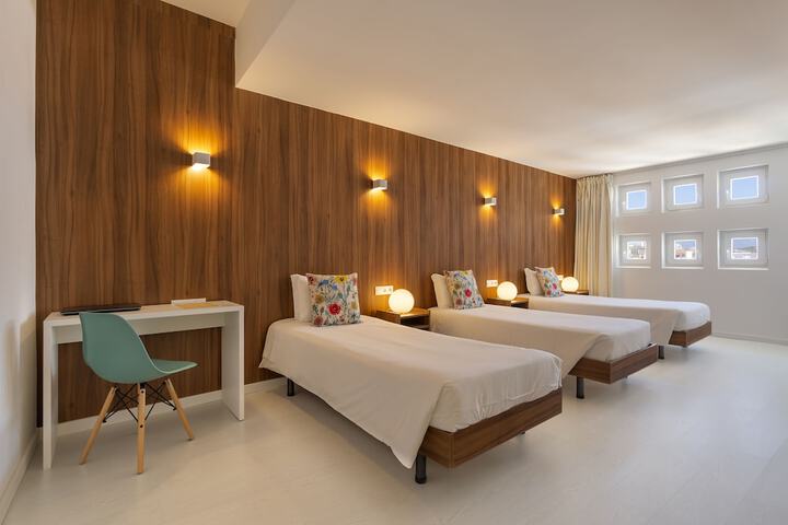 Room 13 of 36