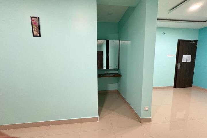 Room 17 of 38