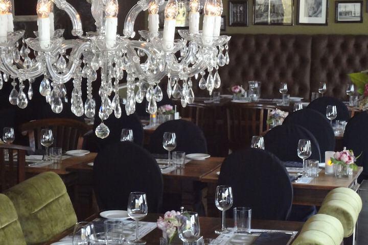 Dining 10 of 32