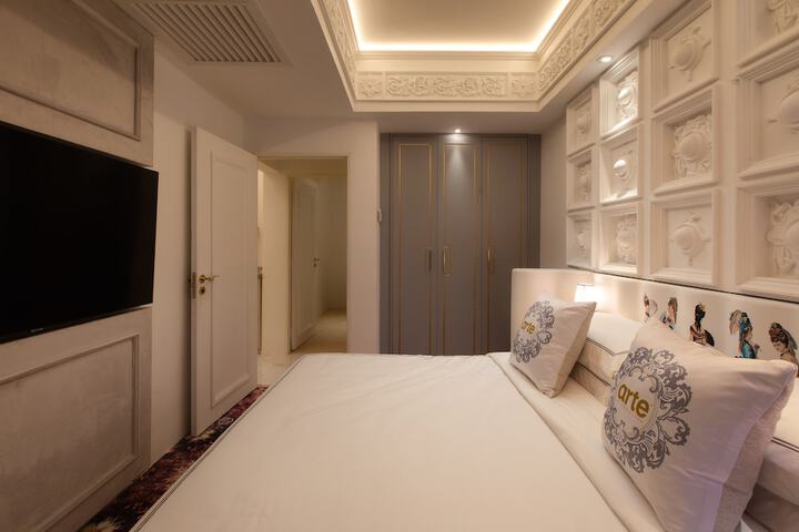Room 12 of 195