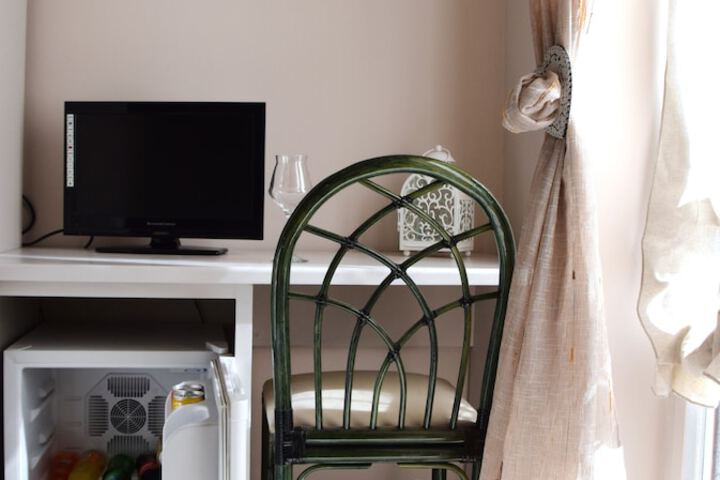 Room 6 of 8