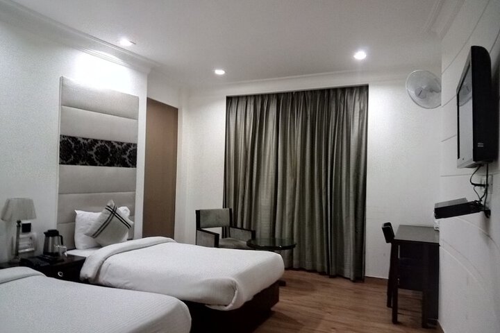 Room 19 of 37