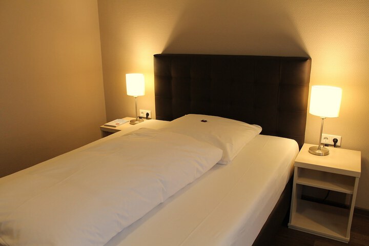 Room 11 of 36