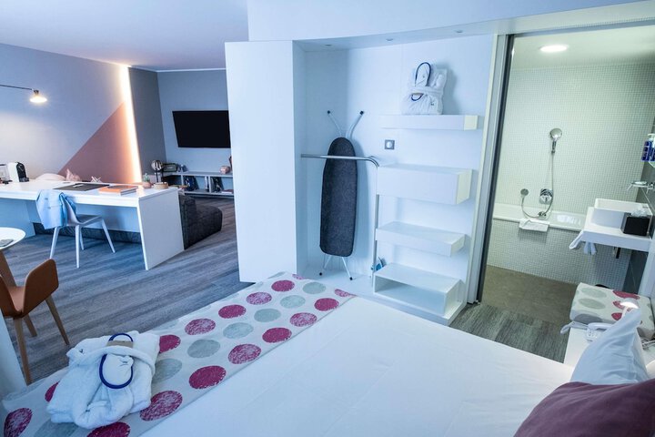 Room 17 of 106