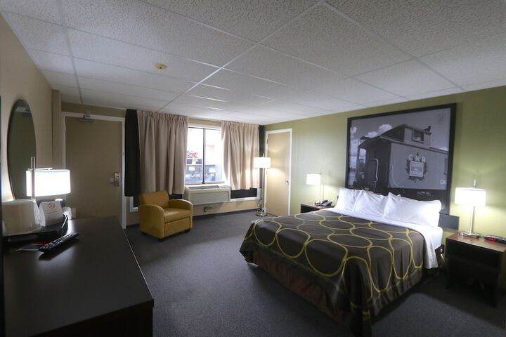 Room 8 of 47