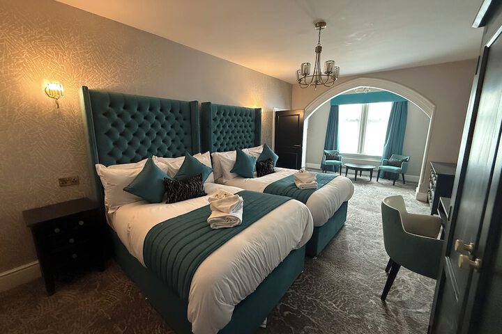 Room 4 of 33