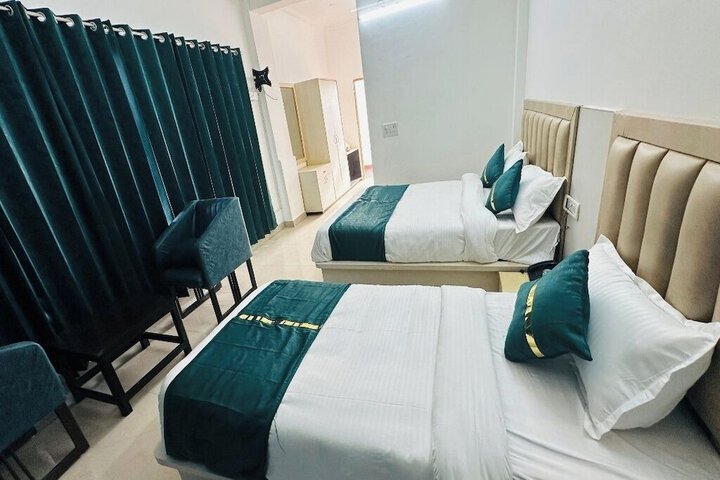 Room 7 of 18