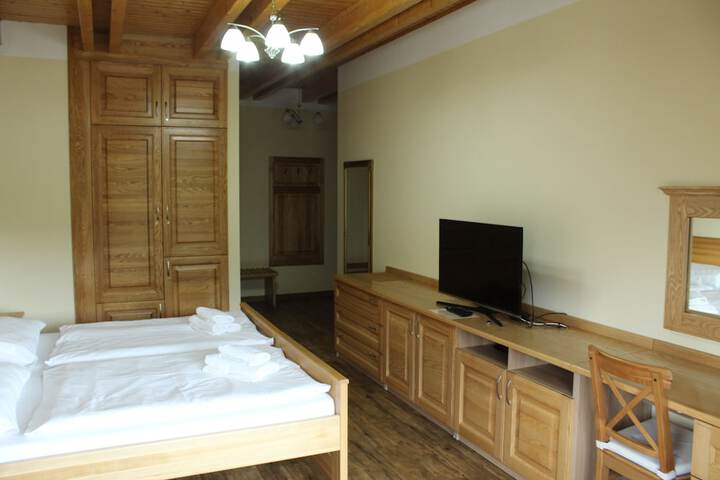 Room 8 of 28