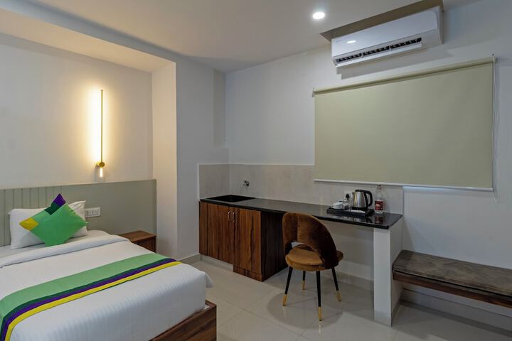 Room 20 of 39
