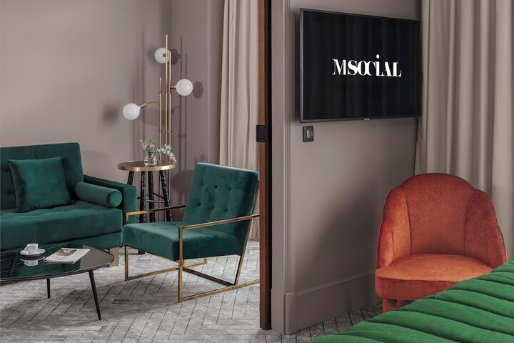 Room 21 of 200