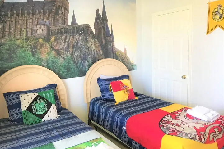 Room 2 of 28