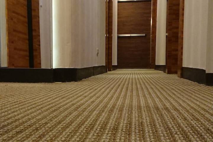 Ballroom/Hall 34 of 40