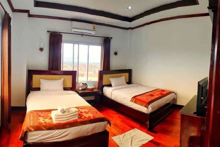 Room 3 of 49