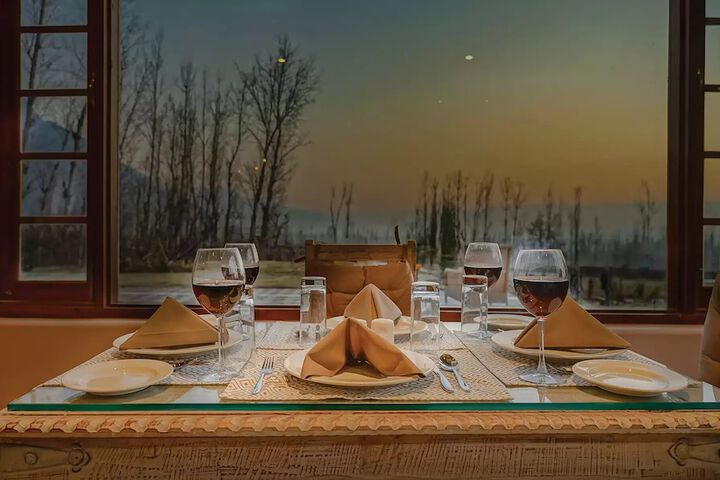 Dining 7 of 9