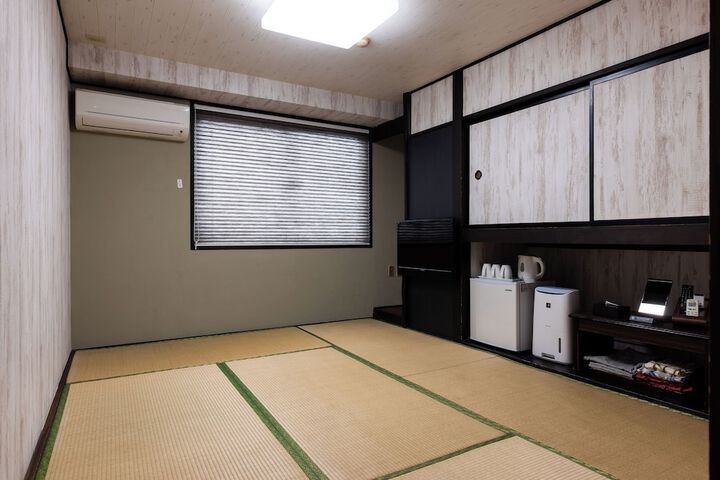 Room 11 of 43
