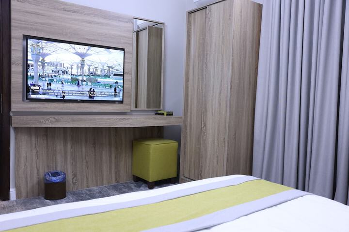 Room 33 of 64