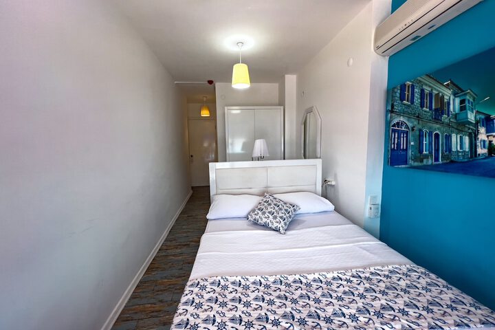 Room 52 of 258
