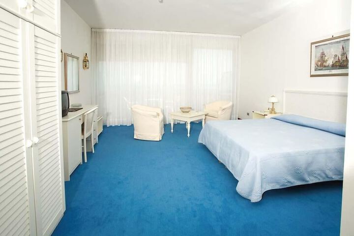 Room 5 of 48