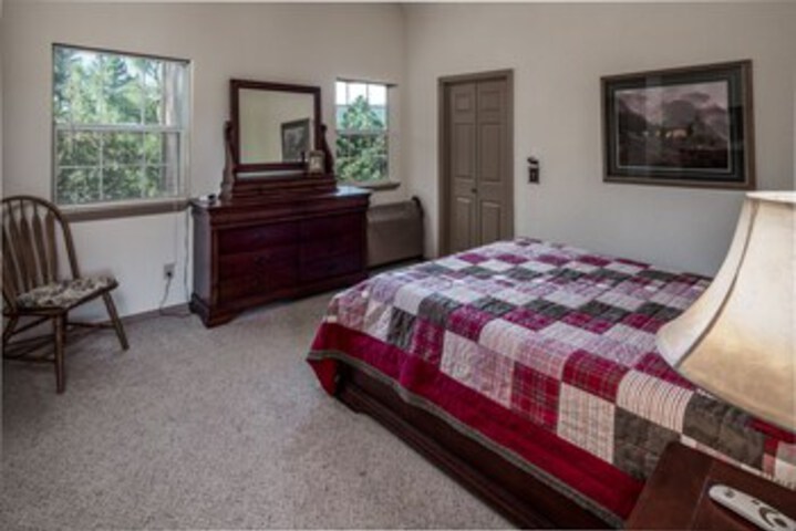 Room 34 of 40