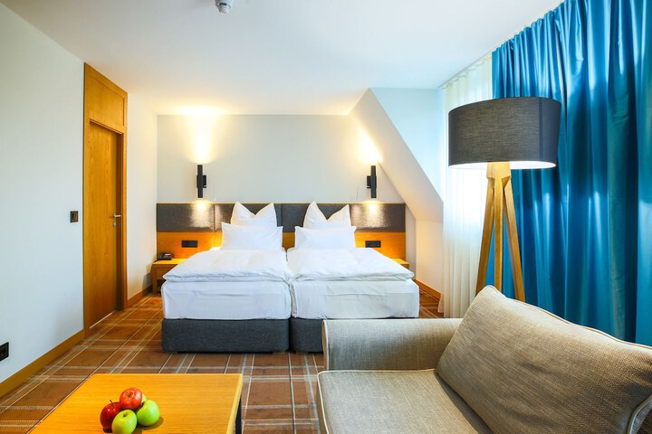 Room 47 of 222