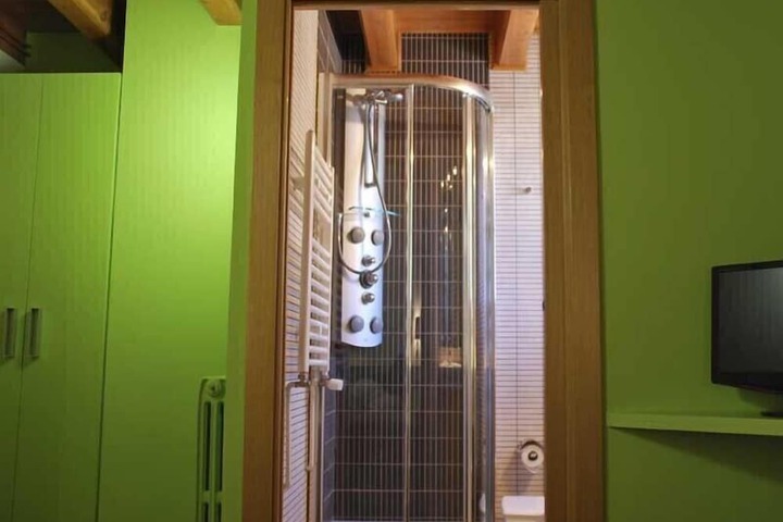 Room 2 of 34