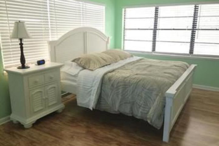 Room 6 of 33
