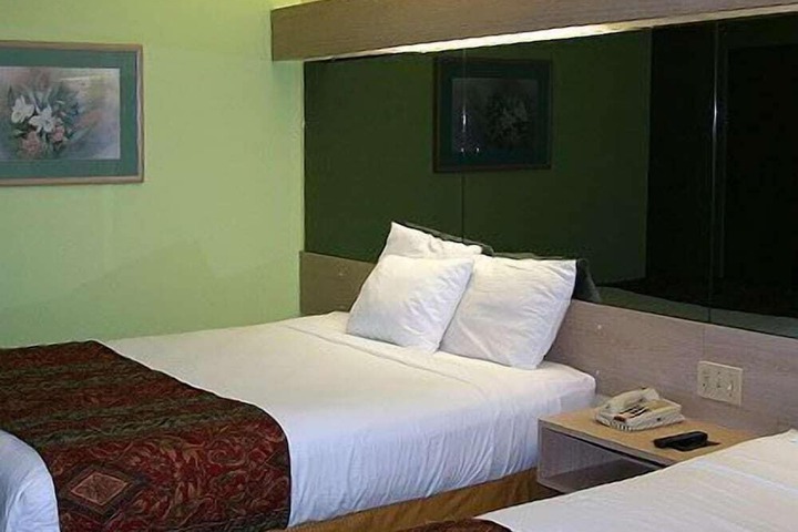 Room 14 of 33