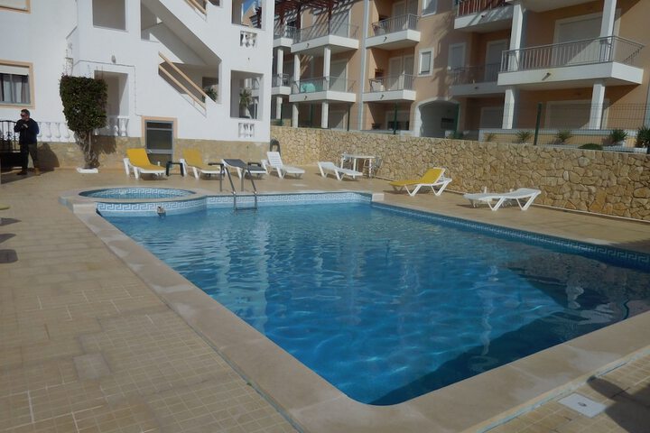 Pool 21 of 32