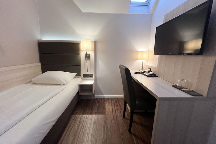 Room 28 of 92