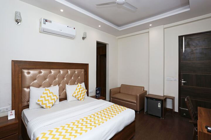 Room 9 of 19